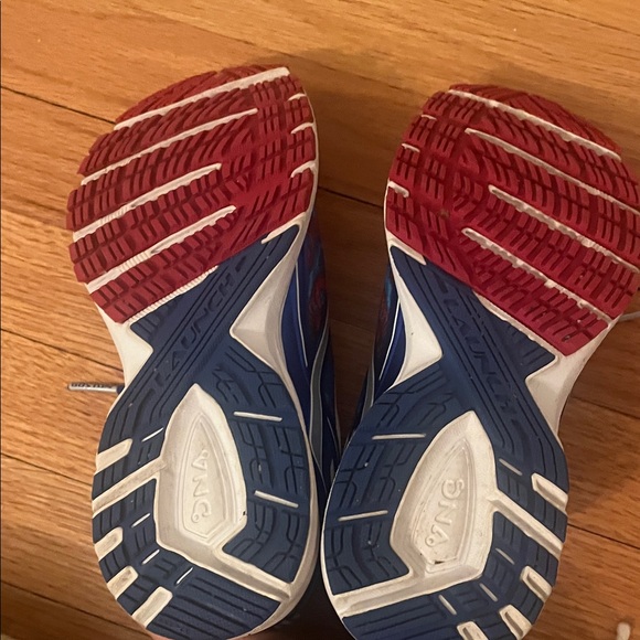 Brooks Sneakers - Blue and Red Lobster Design for Boston 2017 Marathon - Picture 6 of 9